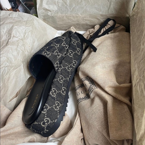 Selling never worn GG supreme platform sandals. They are brand new. - Picture 1 of 3
